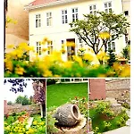 Green House Hotel Bed & Breakfast 3*